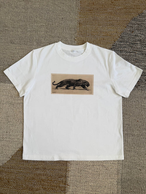 'Jaguar stalking' white tee